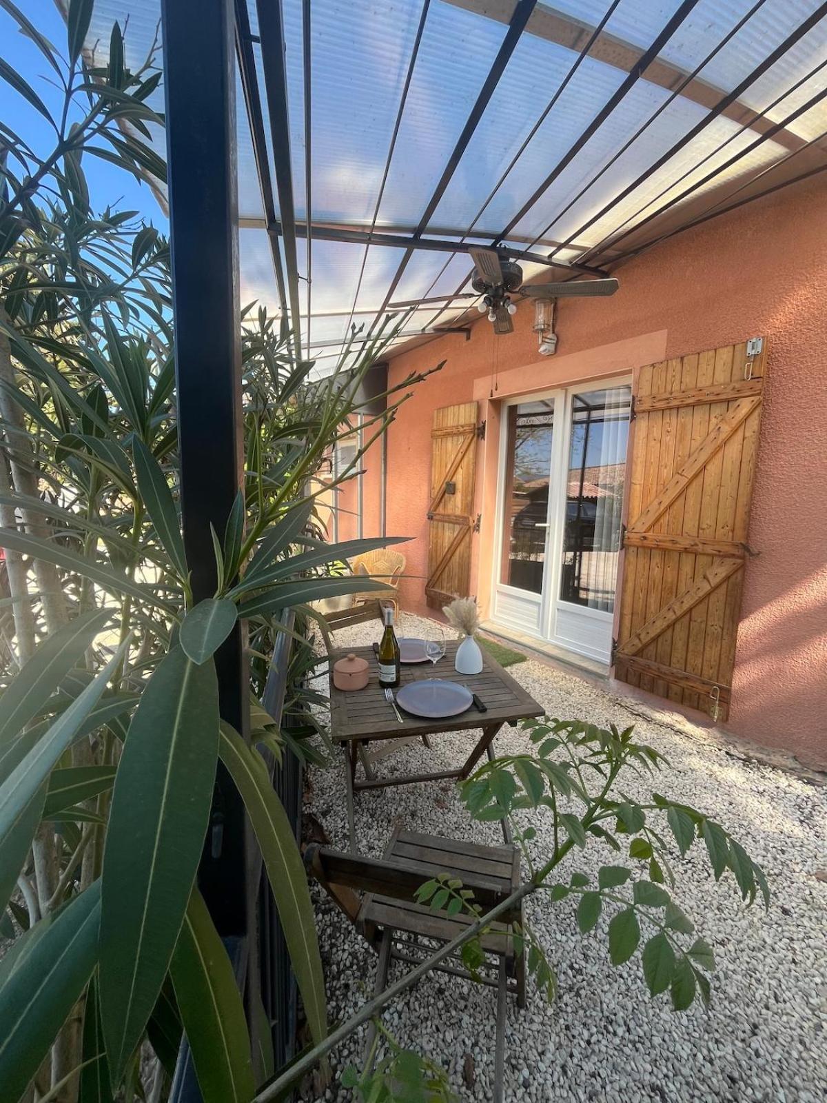 Studio Cosy Avec Climatisation Et Terrasse Malataverne Экстерьер фото